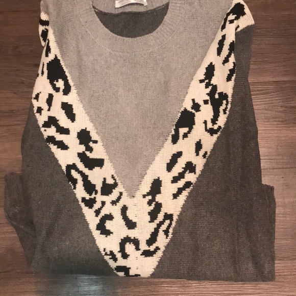 LAST 1️⃣Grey Leopard V- Two Tone Knit Sweater - Picture 3 of 5